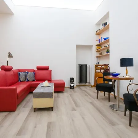 Luxusni Velky S Terasou V Centru Litomysle