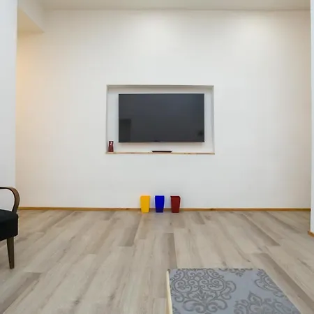 Luxusni Velky S Terasou V Centru Litomysle Litomyšl